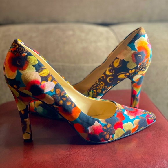 Nine West Shoes - Size 7 Nine West Pump